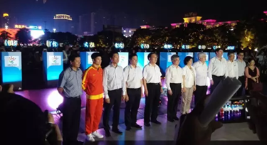 飛人現(xiàn)身!古鎮(zhèn)燈光文化節(jié)昨晚震撼開幕