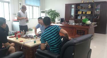 熱烈歡迎遼寧劉總長途跋涉的來到光臣照明參觀考察