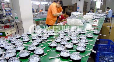 送走一批護(hù)欄管又來一批點光源 光臣周末大作戰(zhàn)!